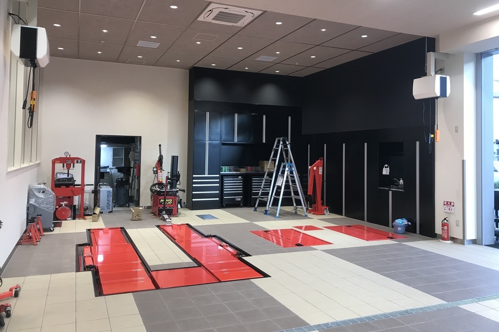 71_GR Garage 西宮_サービス工場