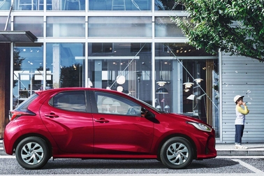 【モデル入り素材】G（ハイブリッド・2WD）